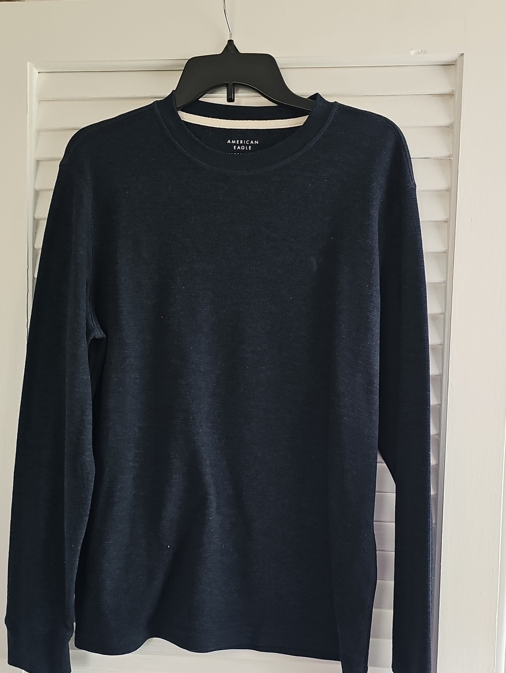 American Eagle Outfitters Men's Dark Navy Long-Sleeve Crewneck